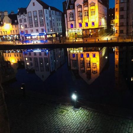 Vibrant Apartment At The Shore In Leith Единбург Екстериор снимка