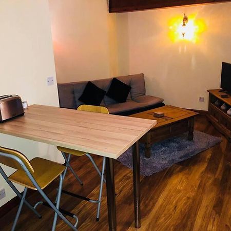 Vibrant Apartment At The Shore In Leith Единбург Екстериор снимка