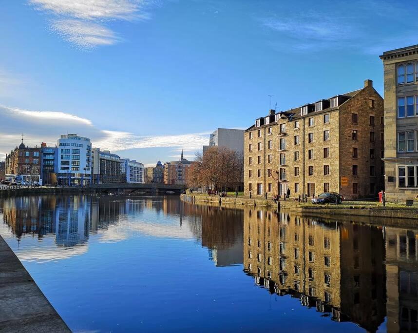 Vibrant Apartment At The Shore In Leith Единбург Екстериор снимка