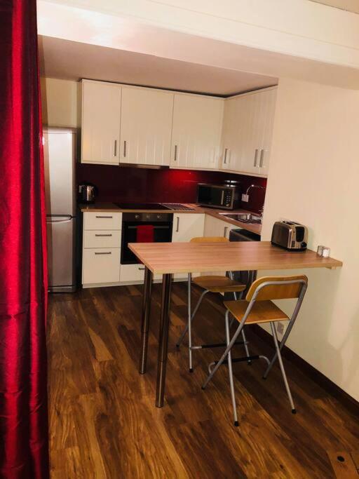 Vibrant Apartment At The Shore In Leith Единбург Екстериор снимка